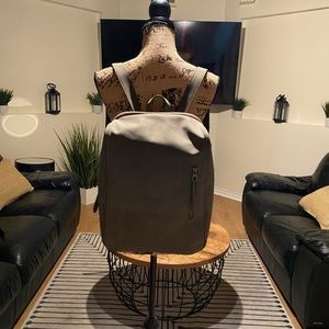 New Universal Thread olive green backpack